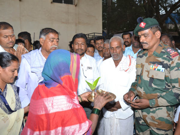 ಓಣಿಓಣಿಯಲ್ಲೂ ಮಹಿಳೆಯರಿಂದ ಆರತಿ