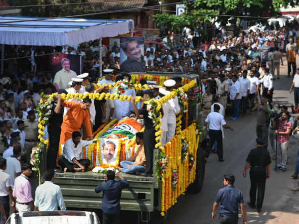 ಪಾರ್ಥಿವ ಶರೀರದ ಮೆರವಣಿಗೆ