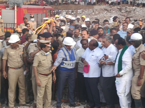 ಅವಶೇಷಗಳಡಿಯಲ್ಲಿ ಪವಾಡ