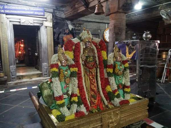 ದಾರಿಯುದ್ದಕ್ಕೂ ಮಜ್ಜಿಗೆ, ಪಾನಕ ವಿತರಣೆ