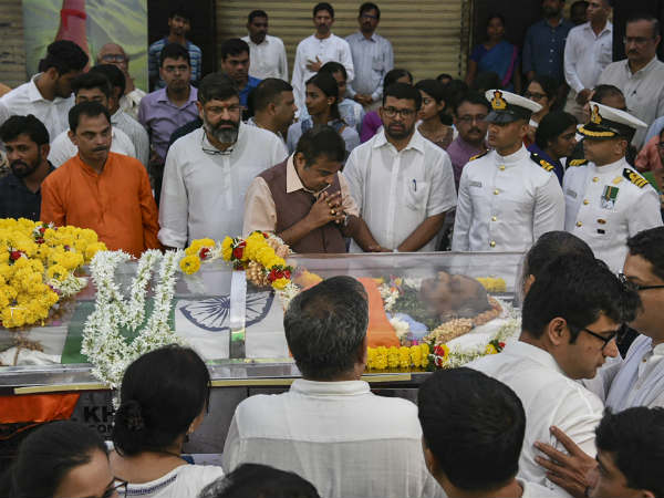ಕೇಂದ್ರ ಸಚಿವರಿಂದ ಅಂತಿಮ ನಮನ