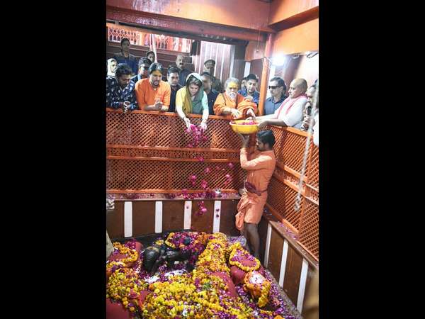 ಪ್ರಿಯಾಂಕಾರಿಂದ ಎಲ್ಲ ವರ್ಗದವರ ಭೇಟಿ