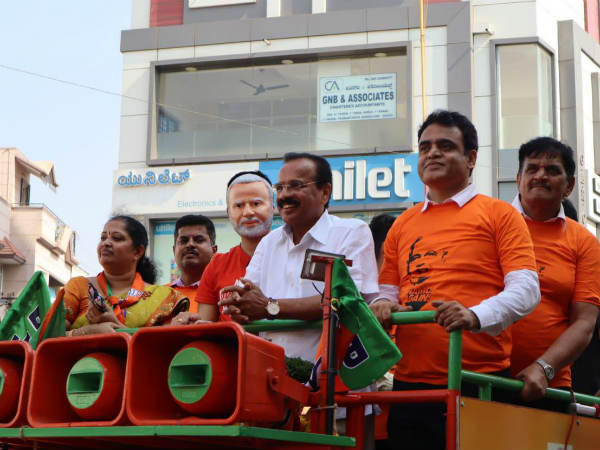 ತಲೆ ಎತ್ತಿ ಓಡಾಡೋಣ