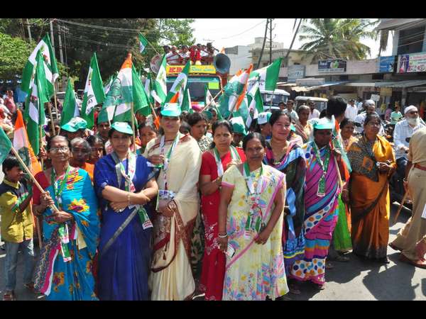 ಸ್ವತಂತ್ರ ಅಭ್ಯರ್ಥಿ ಸುಮಲತಾಗೆ ಬಂಬಲ