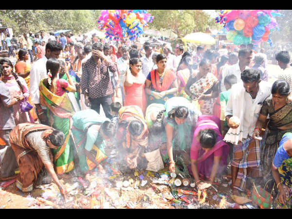 ದೇವರಿಗೆ ನೈವೇದ್ಯ ನೀಡುವುದು