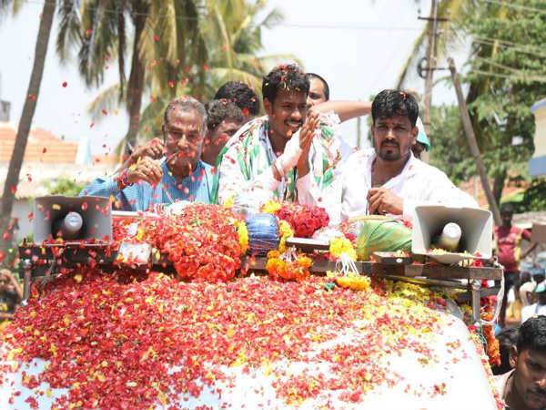 ನಿಖಿಲ್ ಪರ ಎಚ್ಡಿಕೆ ರೋಡ್ ಶೋ