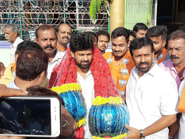 ಒನ್ ಇಂಡಿಯಾ:ಚುನಾವಣೆ ಎದುರಿಸಲು ಮೋದಿ ಹೆಸರು ಬಳಸುತ್ತಿದ್ದೀರಾ?