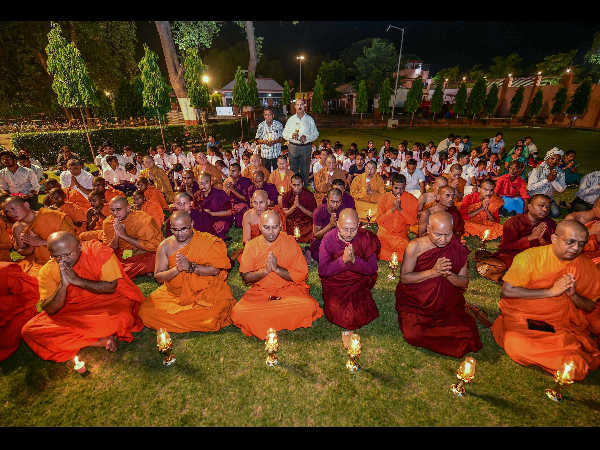 ಬಡವರಿಗೆ ಸಹಾಯ ಮಾಡುವುದರಲ್ಲಿ ಹೆಸರುವಾಸಿ