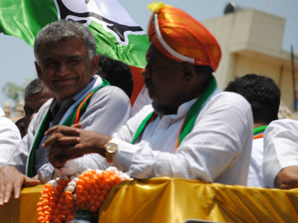 15 ಲಕ್ಷ ಎಲ್ಲಿ ಎಂದು ಕೇಳಿ