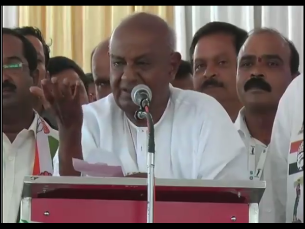 ದಯನೀಯವಾಗಿ ಮತಯಾಚಿಸುತ್ತಿರುವ ದೇವೇಗೌಡ್ರು