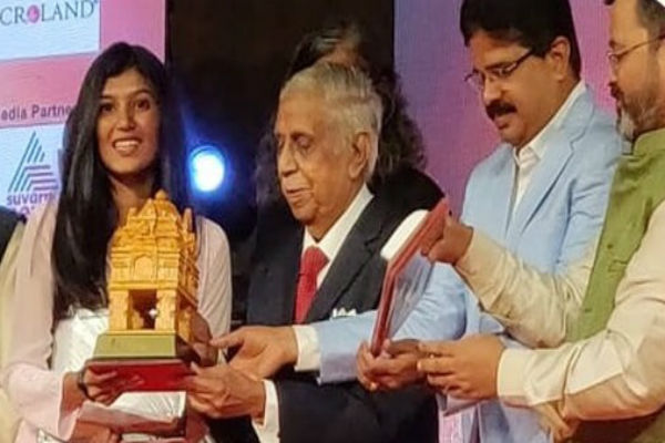 ವರ್ಷದ ರೈಸಿಂಗ್ ಸ್ಟಾರ್ ಪ್ರಶಸ್ತಿ