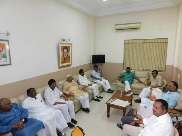 ಸಚಿವರು ಕ್ಷೇತ್ರದಲ್ಲಿ ಪ್ರವಾಸ ಮಾಡಬೇಕು