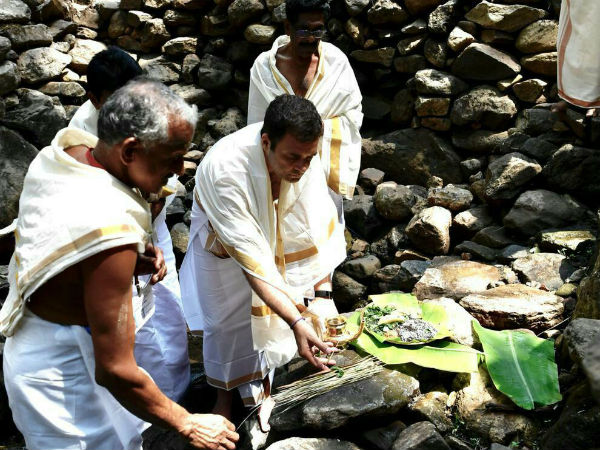 ಕುಟುಂಬದ ಹಿರಿಯರಿಗೆ ಕಾರ್ಯ ನೆರವೇರಿಸಿದ ರಾಹುಲ್ ಗಾಂಧಿ