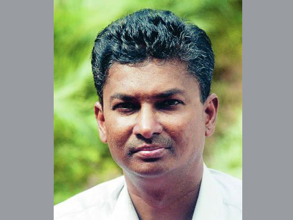 ಏನೋ ವಸ್ತು ಕಳೆದುಕೊಂಡಿದ್ದಾನೆ