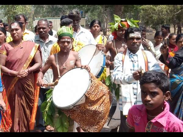 ಮೆಹಂದಿ ಹಚ್ಚಿ ಮತದಾನಕ್ಕೆ ಸ್ವಾಗತ