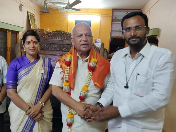 ಲಿಂಗಾಯತ ಸಮುದಾಯಕ್ಕೆ ಸೇರಿದವರು
