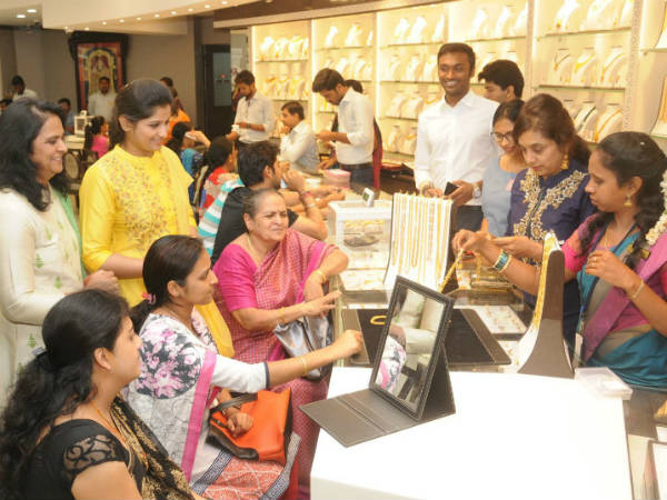 ಆಕರ್ಷಕ ಆಭರಣಗಳ ಪ್ರದರ್ಶನ