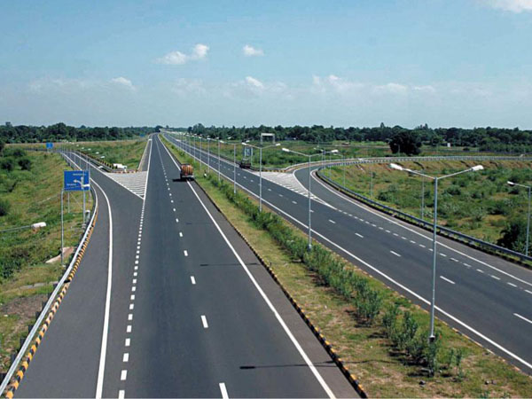ಕೆಲಸ ಮಾಡುತ್ತಿರುವವರು ಯಾರು?