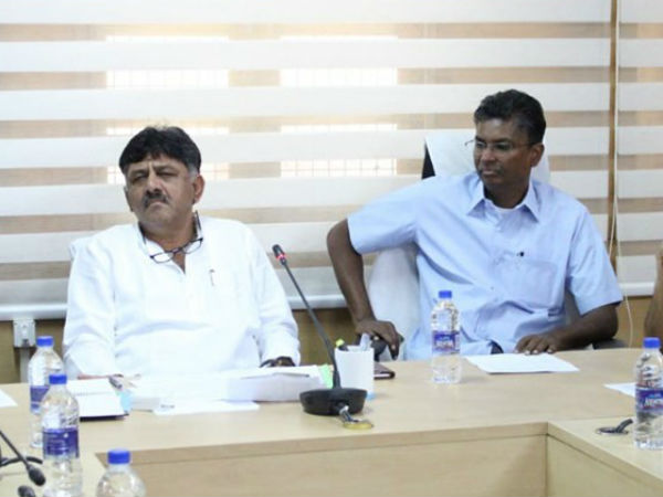 ಅಕ್ಕ-ಪಕ್ಕ ಕುಳಿತ ಸತೀಶ್, ಡಿಕೆಶಿ