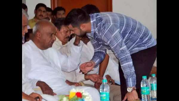 ಅಜ್ಜಿಗೆ 23 ಲಕ್ಷ ರೂ. ಸಾಲ ನೀಡಿದ ಪ್ರಜ್ವಲ್!