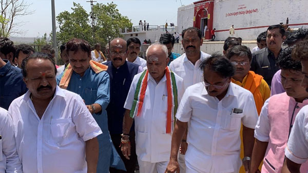 ಚಿಂಚೋಳಿಯಲ್ಲಿ ಪ್ರಚಾರ ನಿರತ ಯಡಿಯೂರಪ್ಪ