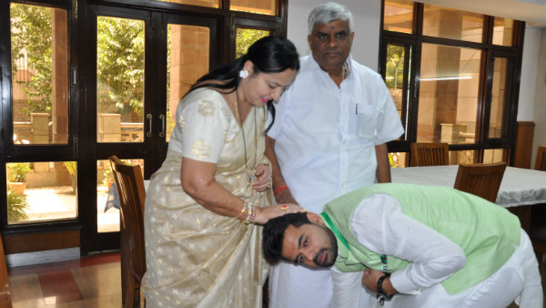 ಮಗನ ಪ್ರಮಾಣ ವಚನ ನೋಡಲು ದೆಹಲಿಗೆ ರೇವಣ್ಣ ದಂಪತಿ