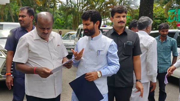 ಜಿಂದಾಲ್ನಲ್ಲಿ ಕೆಲಸ ಮಾಡುತ್ತಿದ್ದಾರೆ