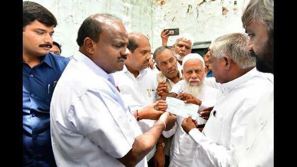 24 ಲಕ್ಷ ರೂ ಪರಿಹಾರದ ಚೆಕ್