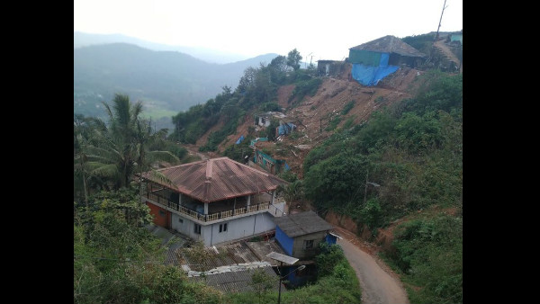 ಗುಡ್ಡ ಬಿರುಕು ಬಿಟ್ಟ ಪ್ರದೇಶದ ಜನಕ್ಕೆ ಮನೆ ಕೊಡಿ