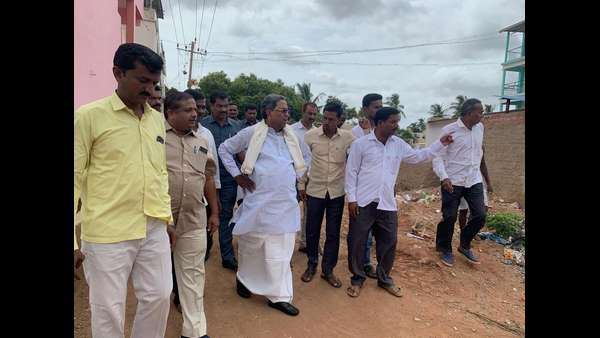 ಸಿದ್ದರಾಮಯ್ಯ ಜೇಬಿನಿಂದ ಕೊಟ್ಟರಾ?