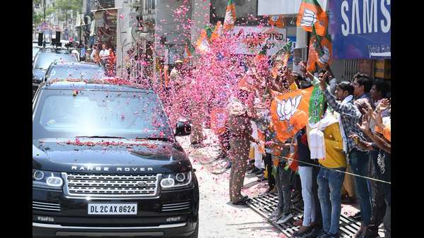 ನಾವೆಂದೂ ನಿಮ್ಮವರೇ, ನೀವೂ ನಮ್ಮವರೇ. ದೇಶದ ಅಭಿವೃದ್ದಿಗಾಗಿ ಒಟ್ಟಾಗಿ ಕೆಲಸ ಮಾಡೋಣ