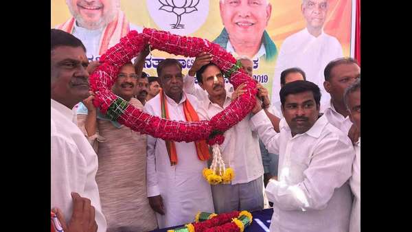 ಕಾಂಗ್ರೆಸ್ಸಿನಿಂದ ಕ್ಷೇತ್ರವನ್ನು ಗೆದ್ದ ಶ್ರೀನಿವಾಸ ಪ್ರಸಾದ್