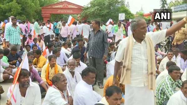 ಇದೇ ವೇದಿಕೆಯಲ್ಲಿ ರಾಜೀನಾಮೆ