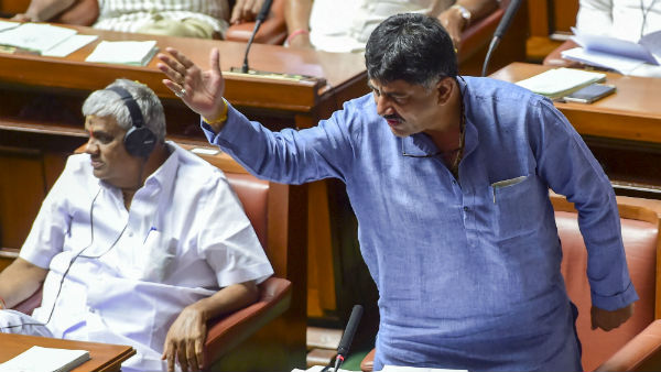 ವ್ಹಿಪ್ ಬಗ್ಗೆ ದೇಶದ ದಿಕ್ಕು ತಪ್ಪಿಸುತ್ತಿದ್ದಾರೆ: ಡಿಕೆ.ಶಿವಕುಮಾರ್