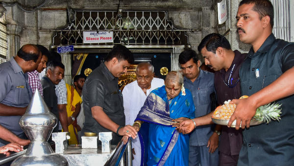 ದೇವೇಗೌಡರ ಕುಟುಂಬದಿಂದ ಪೂಜೆ-ಪುನಸ್ಕಾರ