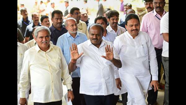 ನಾನ್ಯಾಕೆ ರಾಜೀನಾಮೆ ನೀಡಲಿ ಎಂದು ಮುಖ್ಯಮಂತ್ರಿ ಕುಮಾರಸ್ವಾಮಿ ಹೇಳಿರಬಹುದು