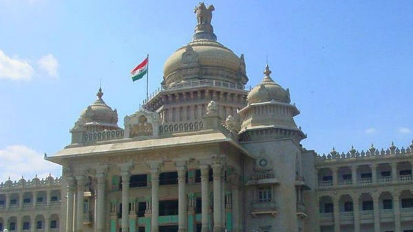 ಪಕ್ಷದ ಒಟ್ಟು ಚುನಾಯಿತ ಸದಸ್ಯ ಬಲದಲ್ಲಿ 2/3 ಭಾಗಕ್ಕಿಂತ ಕಮ್ಮಿ