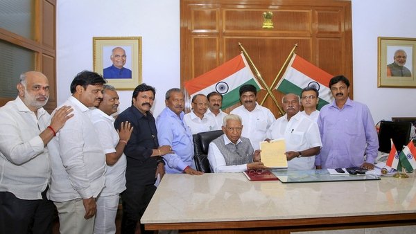 ಅತ್ತ ಮೈತ್ರಿಪಕ್ಷವೂ ಇಲ್ಲ, ಇತ್ತ ಬಿಜೆಪಿಯೂ ಇಲ್ಲ
