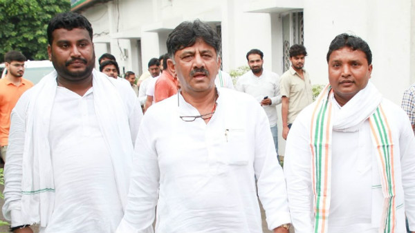 'ನನಗೆ ಆದೇಶ ತಲುಪುವ ಮುನ್ನವೇ ಅಧಿಕಾರಿಗಳು ಮನೆಗೆ ಹಾಜರ್'