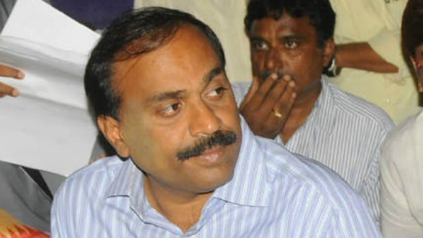 ಚುನಾವಣೆ ಸೋತ ಬಳಿಕ ಹೆಲಿಕಾಪ್ಟರ್ ಹತ್ತುವ ವೇಳೆ