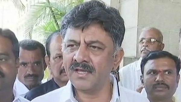 ನೋಟ್ ಬ್ಯಾನ್ ಆದಾಗ ಡಿಕೆಶಿ ಹಣ ವರ್ಗಾವಣೆ?