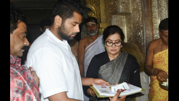 ಚಾಮುಂಡಿ ತಾಯಿ ಸನ್ನಿಧಿಯಲ್ಲಿ ಸುಮಲತಾ