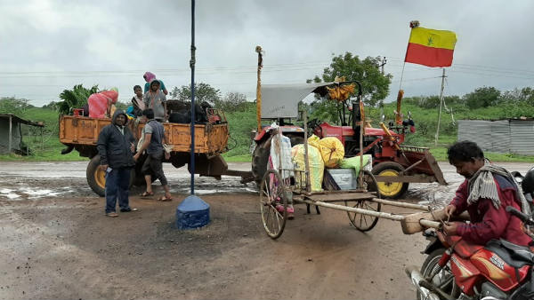 ಘಳಿಗೆಗೊಂದು ವೇಷ ಬದಲಿಸುವ ಮೋದಿ