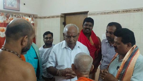 ಯಡಿಯೂರಪ್ಪನವರ ಈ ಎರಡು ಚಿತ್ರ: ಅದೇನು ನೋವು ಅವರನ್ನು ಕಾಡುತ್ತಿದೆಯೋ?