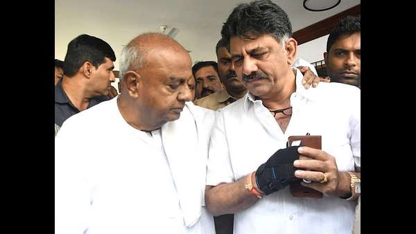 ಹಿರೇಮಠ್ ಅವರು ಗೌಡ್ರ ಗಿಳಿ. ಅವರ ಮುಖಾಂತರ ಈ ವಿಚಾರವನ್ನು ಪ್ರಸ್ತಾವನೆ