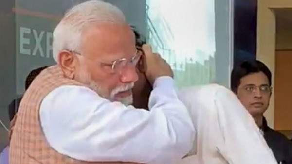 ಮೋದಿಯನ್ನು ತಬ್ಬಿ ಕಣ್ಣೀರಿಟ್ಟಿದ್ದ ಶಿವನ್