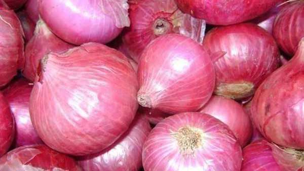 ಒಂದು ಸೀರೆ ಕೊಂಡ್ರೆ ಕೆಜಿ ಈರುಳ್ಳಿ ಫ್ರಿ.