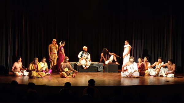 ಈ ನಾಟಕದ ಕಥಾವಸ್ತು ತುಂಬಾ ನವೀನ ವಾದುದು