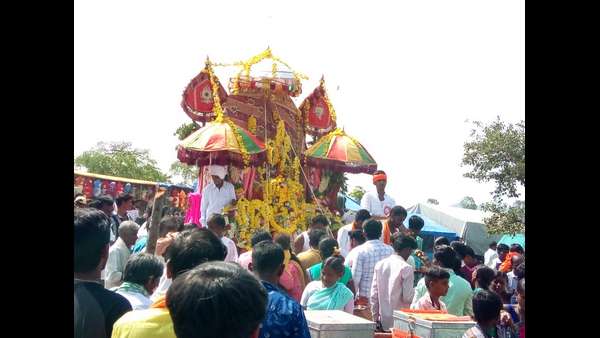 ಹಾವು, ಚೇಳು, ಕಪ್ಪೆಯ ಪ್ರತಿಕೃತಿಯ ಅರ್ಪಣೆ