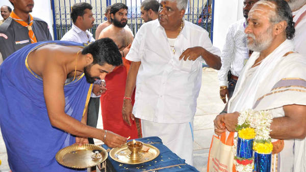 ದೇವಿಯ ದರ್ಶನ ಪಡೆದ ರೇವಣ್ಣ